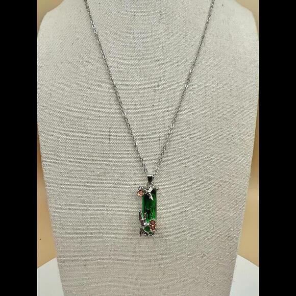 Elegant Green Crystal Hummingbird Necklace - Picture 4 of 12